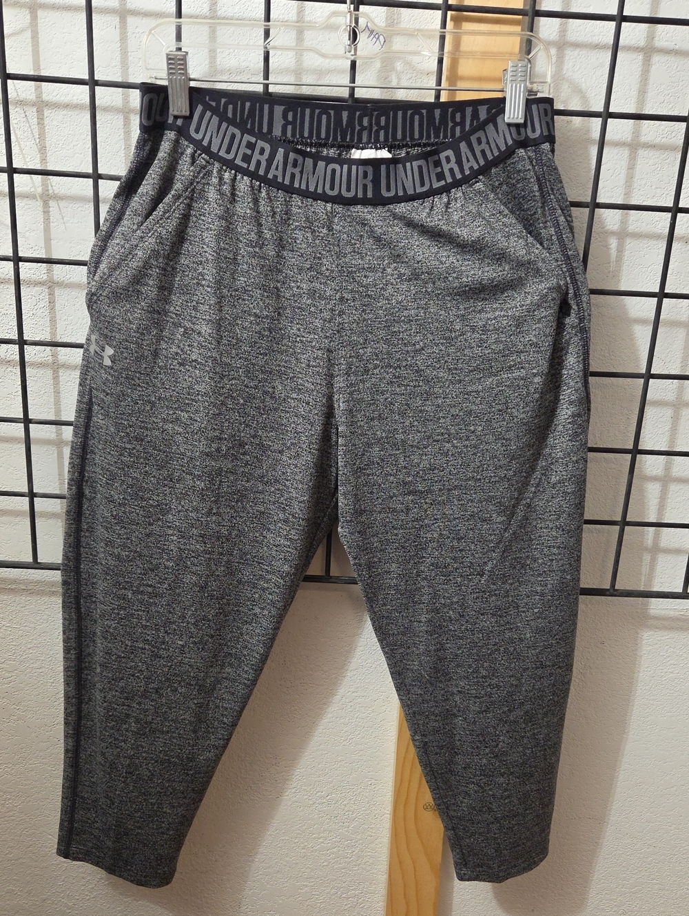 *Under Armour Black & Gray Heather Jogger Pants Waiat 16 To 18"